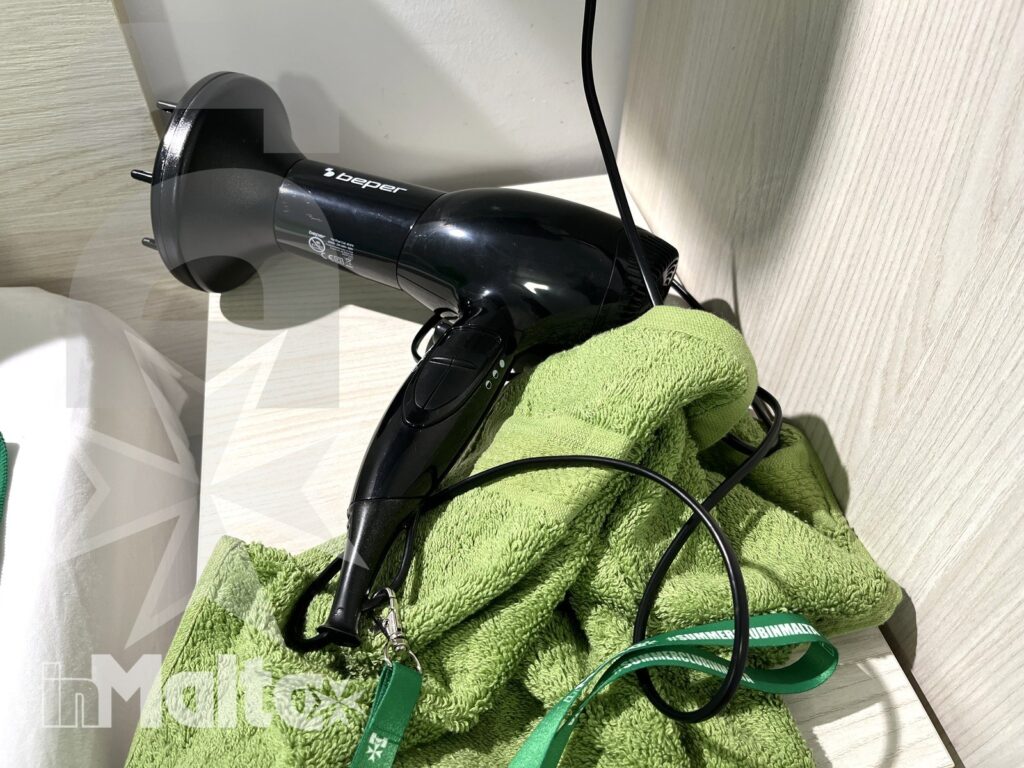 Hairdryer and towels in the room - Campus inMalta Hairdryer and towels provided in the room at Campus inMalta