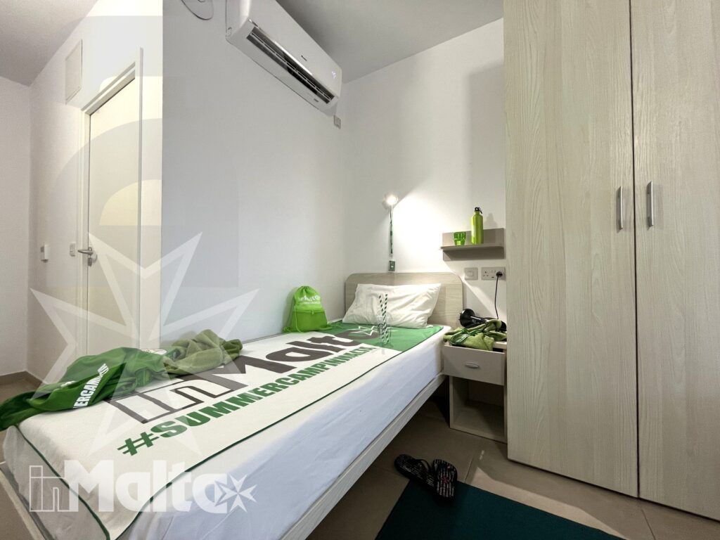 Beds in the twin room - Campus inMalta Two single beds in the twin room at Campus inMalta